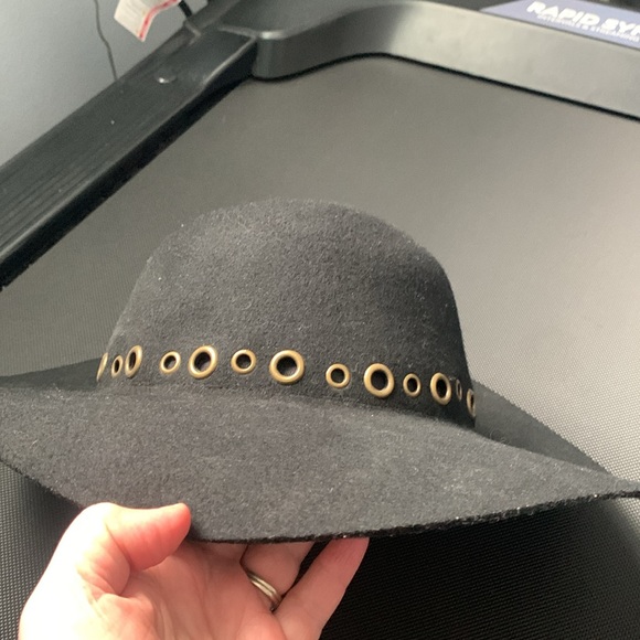 Wool hat - Picture 2 of 3